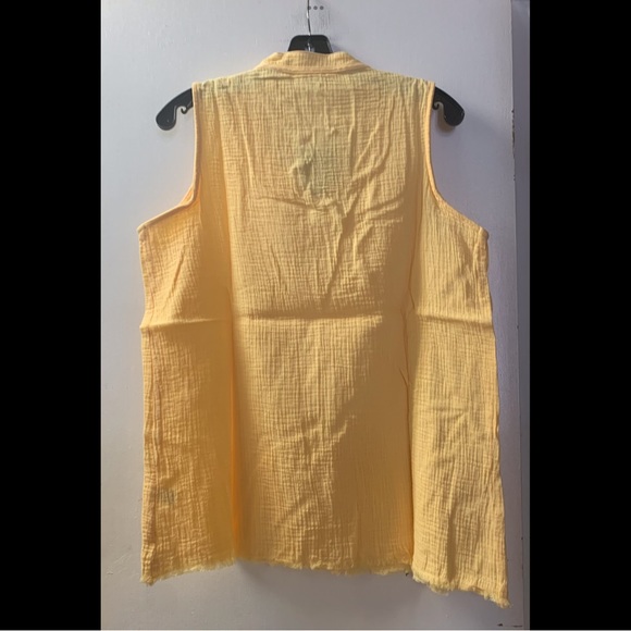 🆕Yellow-Bubble Gauze Notch Collar Tank Top - Picture 4 of 5